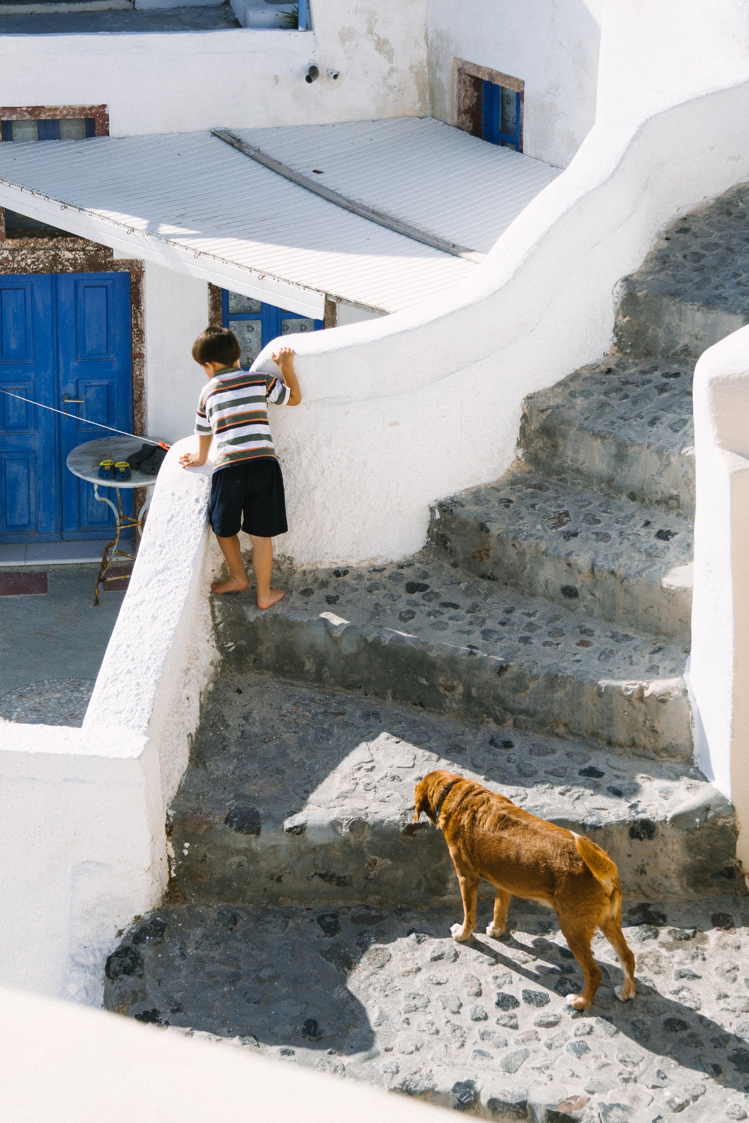  Exploring on Santorini 
